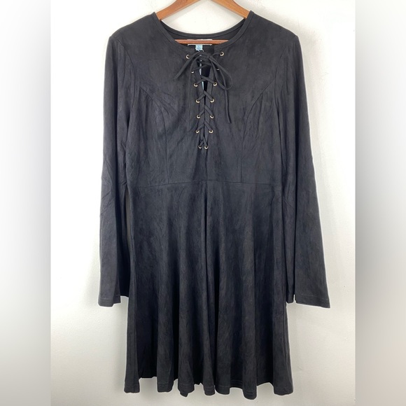 She + Sky Dresses & Skirts - She and Sky size Large Women’s Black Faux Suede Lace Up Flare Sleeve Dress NWT
